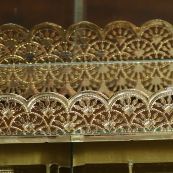 Cod 962 - Bandeja Requinte Arabesco Dourada - 12 x 30 cm