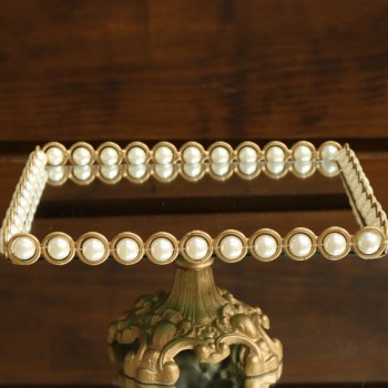 Cod 192 - Doceira Dourada Perolas - Quadrada 30 x 30 cm - Pé 15 cm