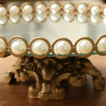 Cod 171 - Doceira Dourada Perolas - Redonda  35 cm Ø - Pé 10 cm